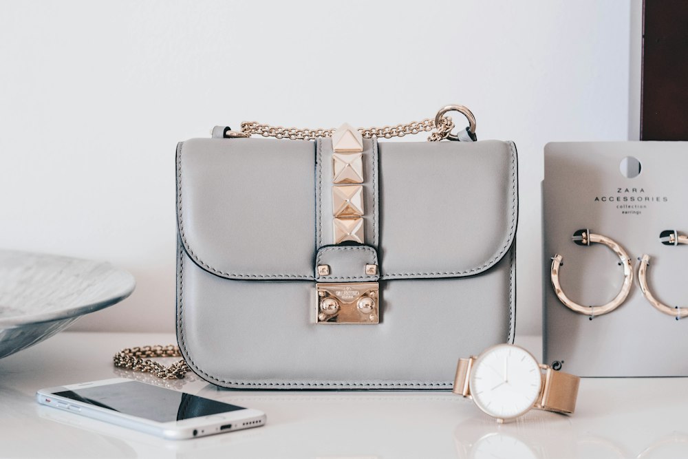 The Daily Tote in chestnut